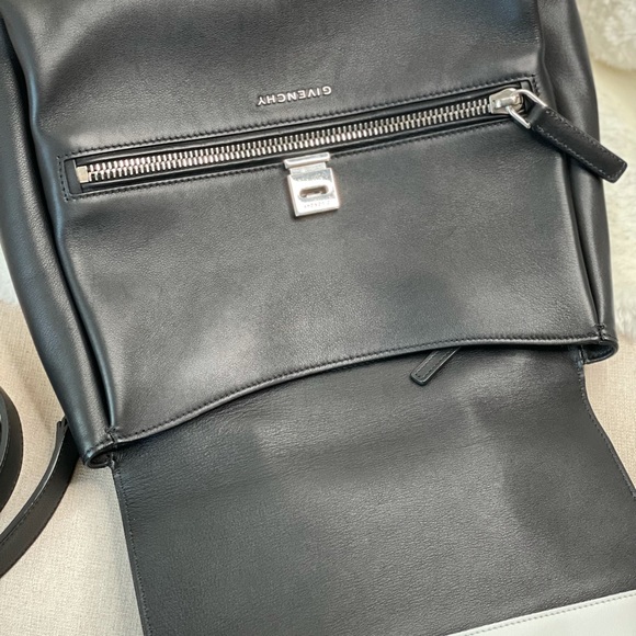 Givenchy Pandora Pure Medium Bag - Picture 8 of 15